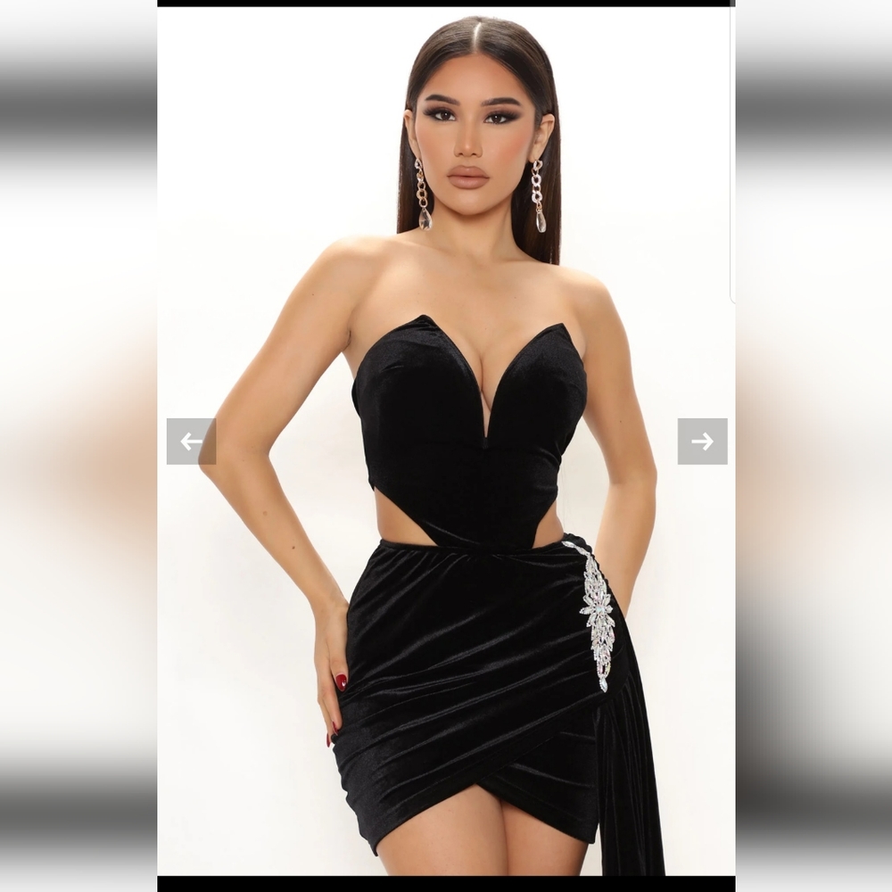 Dress - Picture 3 of 4